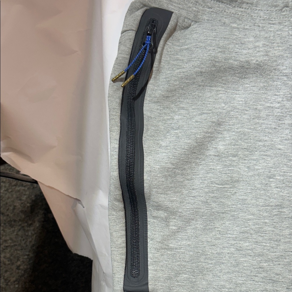 Nike Men’s Light Gray Athletic Shorts with Blue Drawstring and Zipper Pocket - Picture 3 of 7